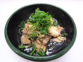じっくり煮込んだ牛すじ肉のすじポン